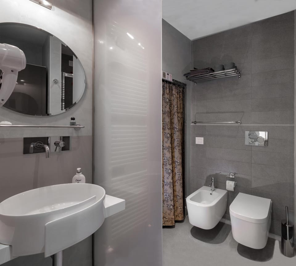 Bathroom, Photo of the whole room