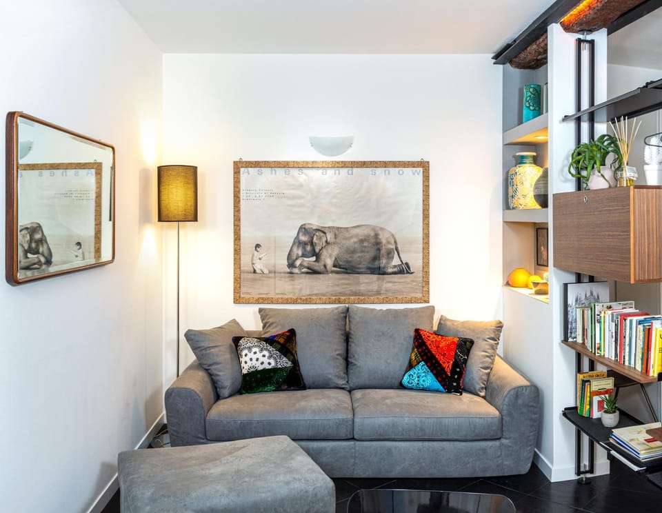 Bed, Living room