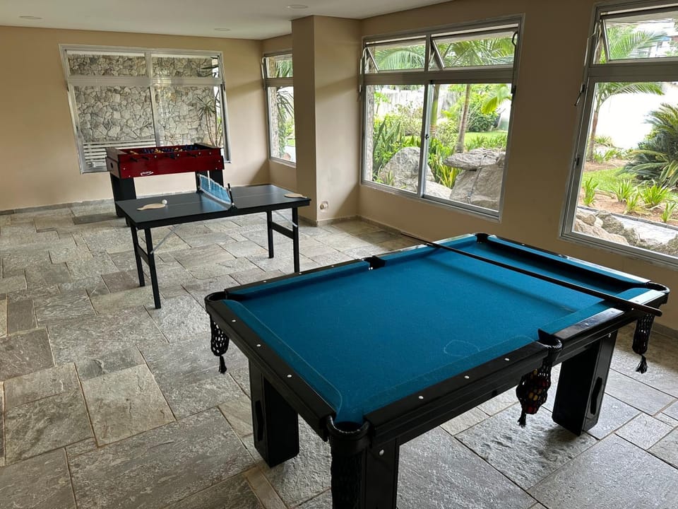 Billiard, Game Room