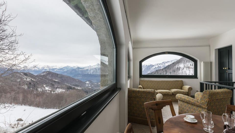 Seating area, Mountain view