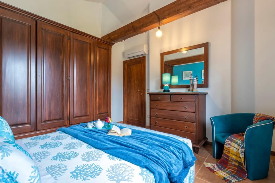 Bed, Photo of the whole room, Bedroom, wardrobe