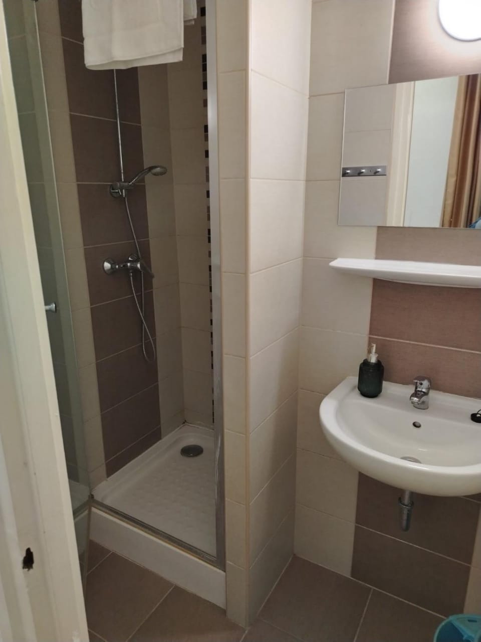 Shower, Bathroom, towels