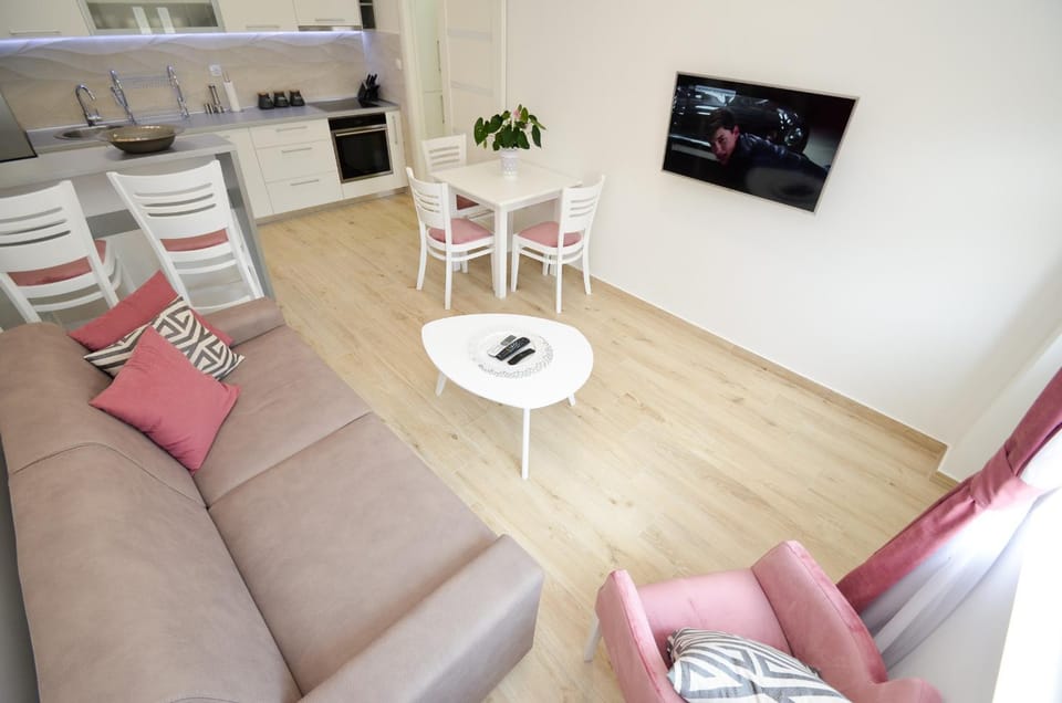 TV and multimedia, Living room, Dining area