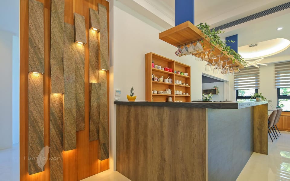 Communal lounge/ TV room, Lobby or reception, Lounge or bar