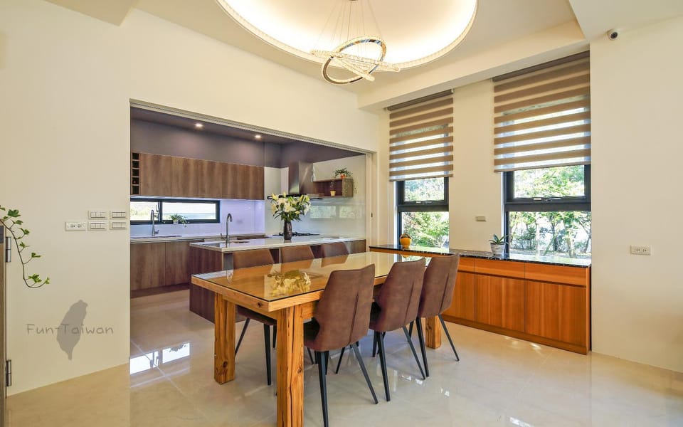 Restaurant/places to eat, Communal lounge/ TV room, Lounge or bar, Communal kitchen