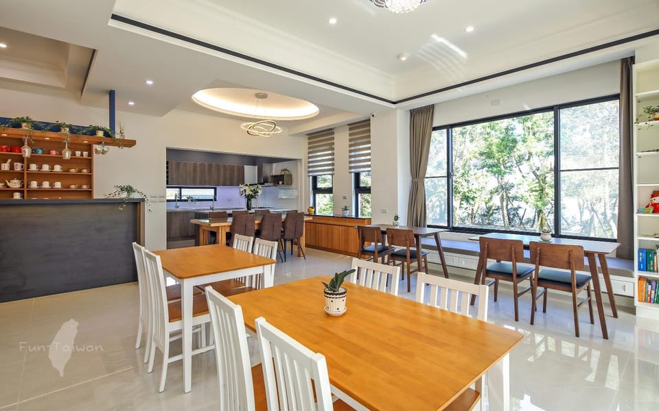 Restaurant/places to eat, Communal lounge/ TV room, Lounge or bar, Communal kitchen