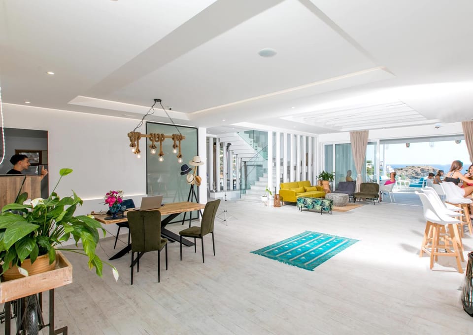 Seating area, group of guests