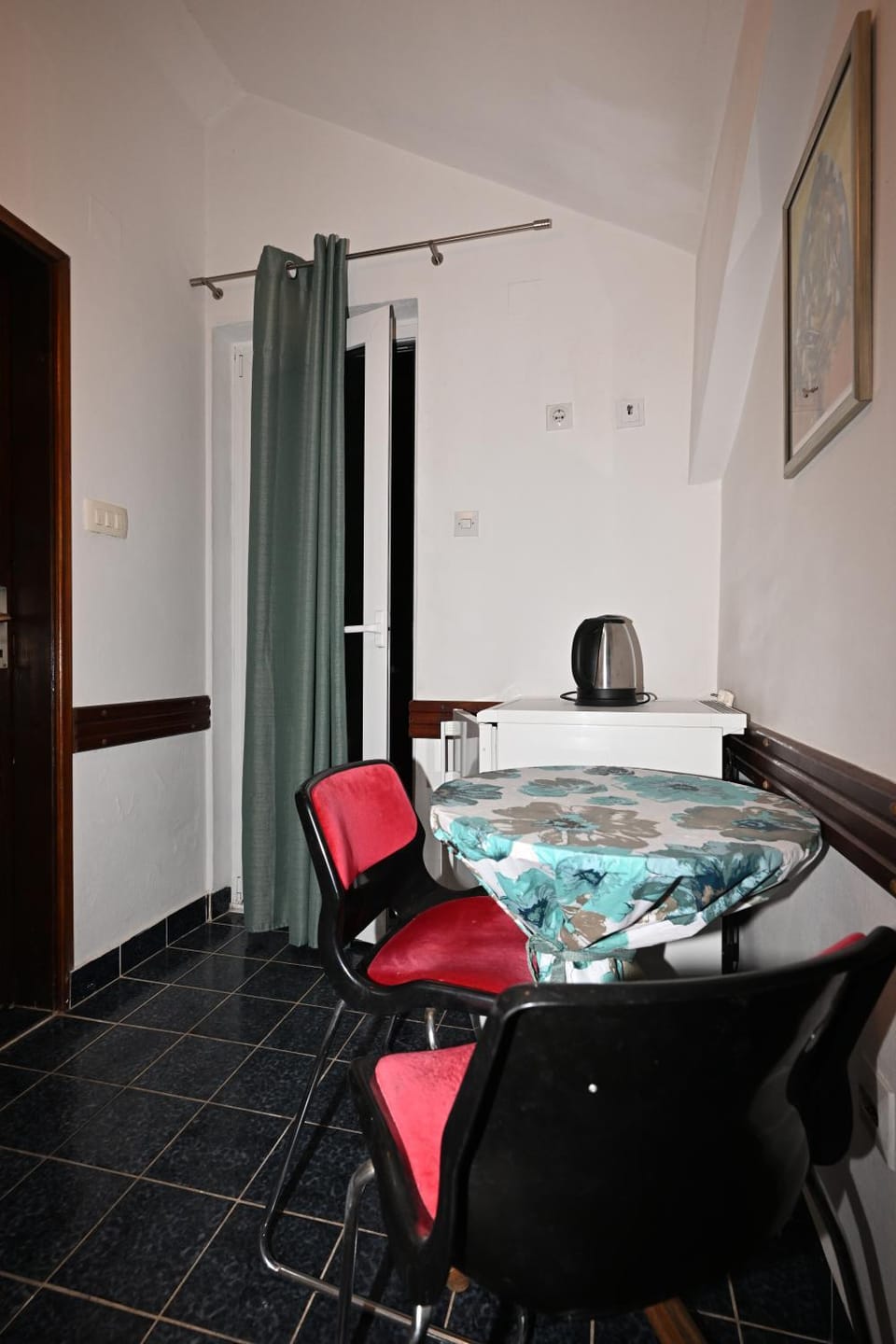 Seating area, Dining area