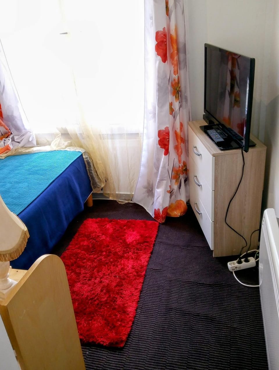 TV and multimedia, Photo of the whole room, Bedroom