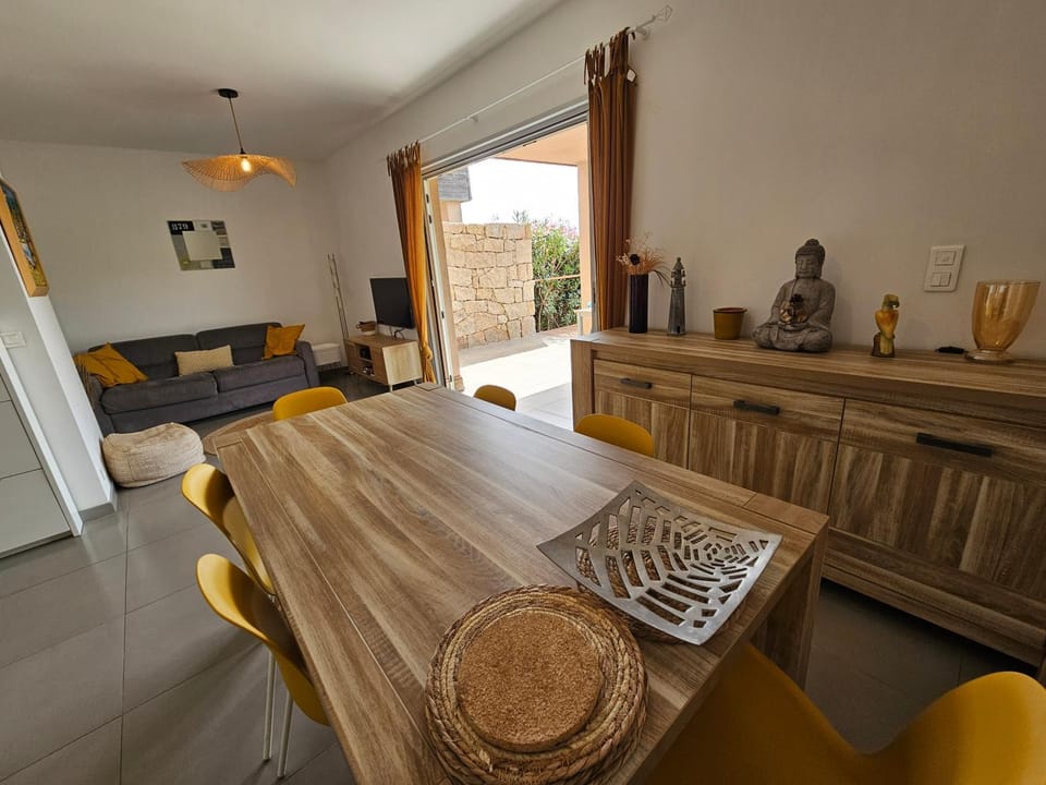 Living room, Dining area