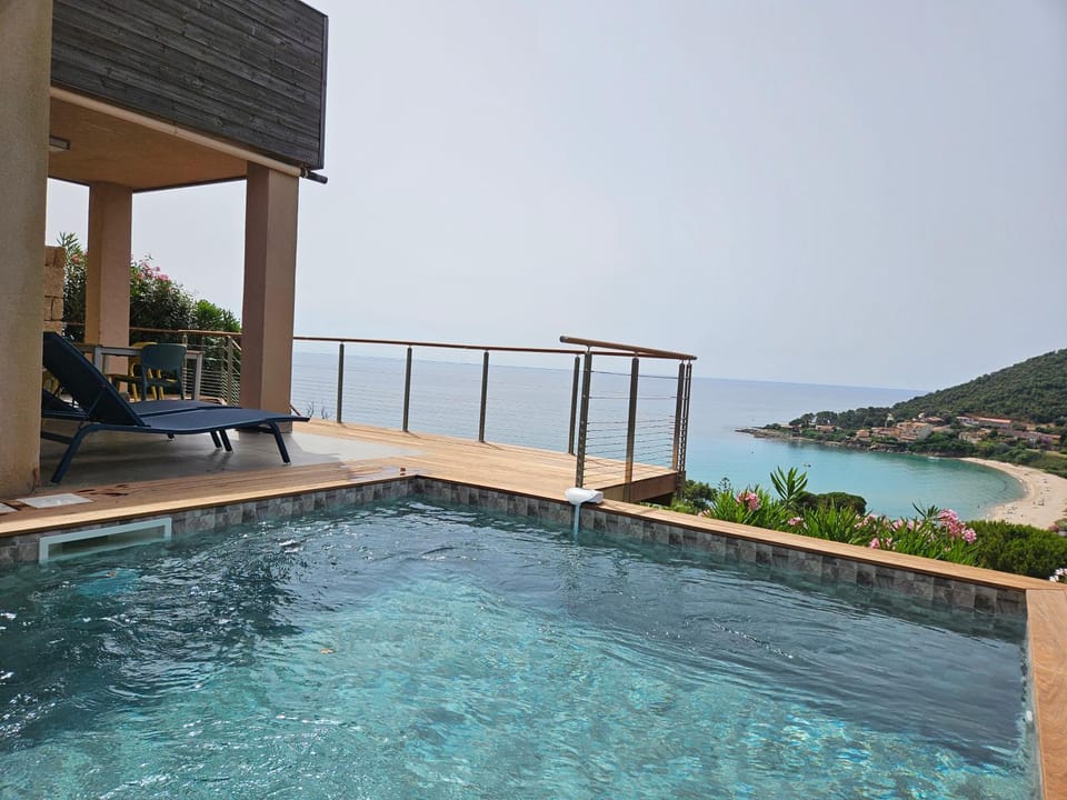 Balcony/Terrace, Sea view, Swimming pool