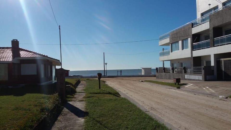 Neighbourhood, Beach