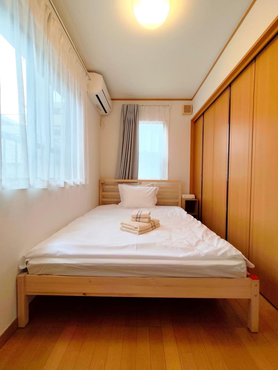 Bed, Bedroom, wardrobe, air conditioner