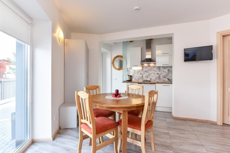 Dining area, kitchen
