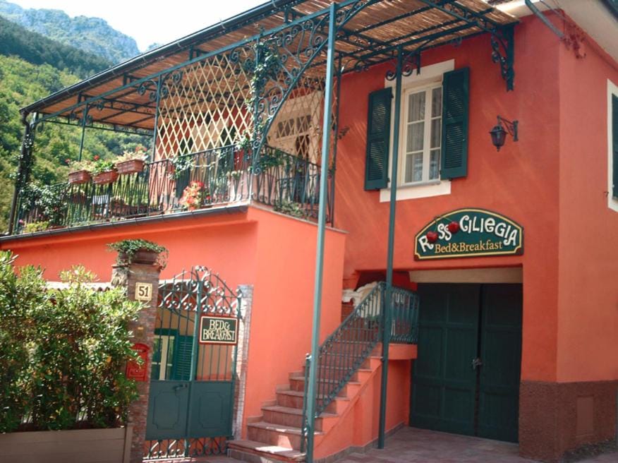 B&B Rossociliegia Bed and Breakfast in Liguria