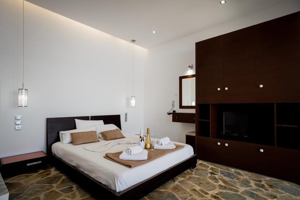 Living room, Seating area, Bedroom, Sea view, Alcoholic drinks, Non alcoholic drinks