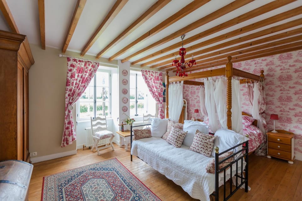 The Old Farm of Amfreville Chambre d' Hotes & Table d' Hotes Bed and Breakfast in Normandy
