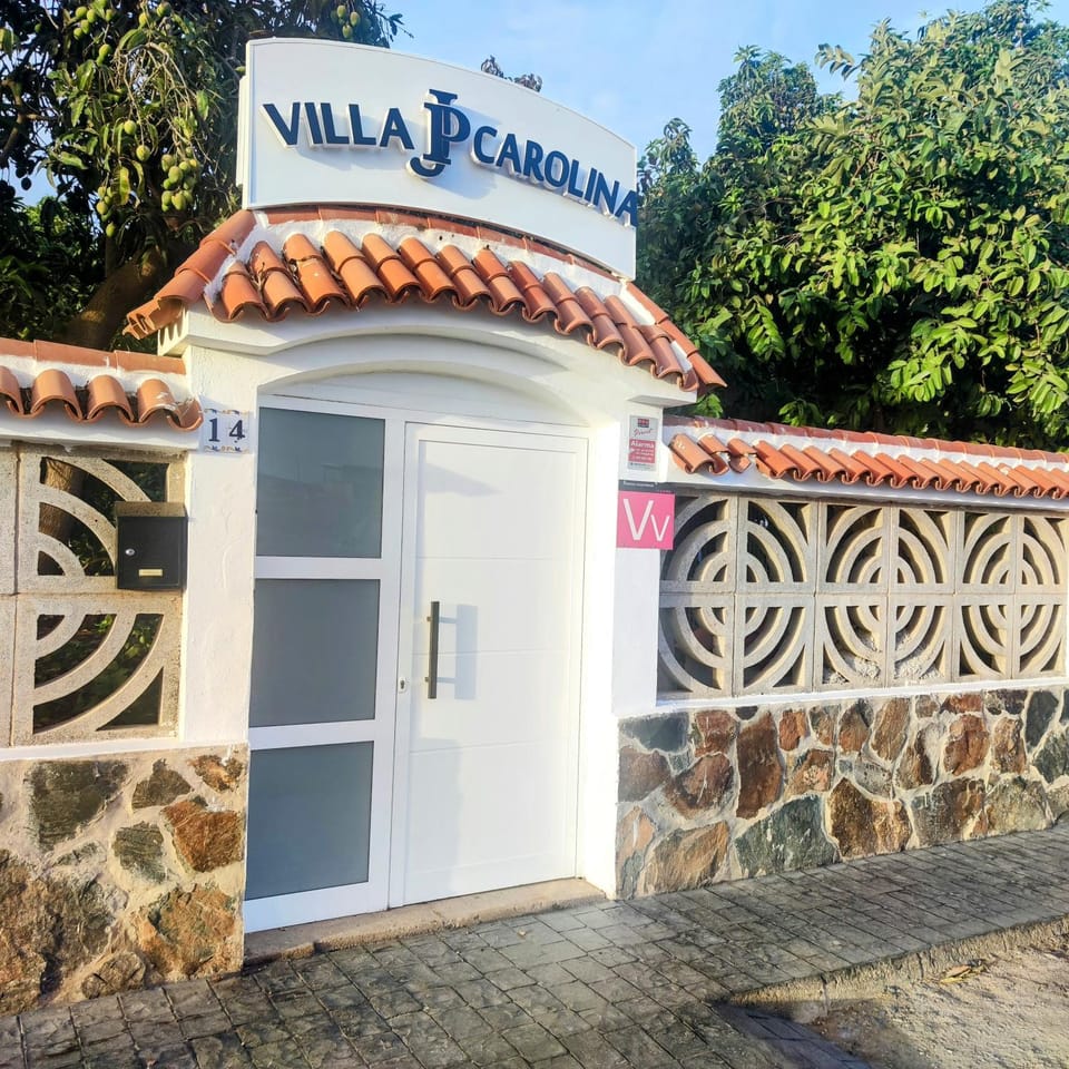 Villa Carolina with private heated pool Villa in Comarca Sur