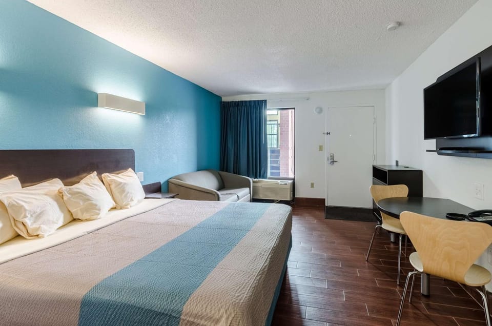 TV and multimedia, Photo of the whole room, Seating area, On site