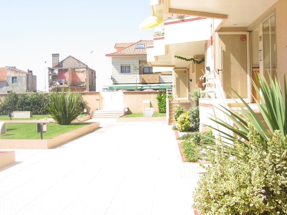 Property building, Patio, Garden