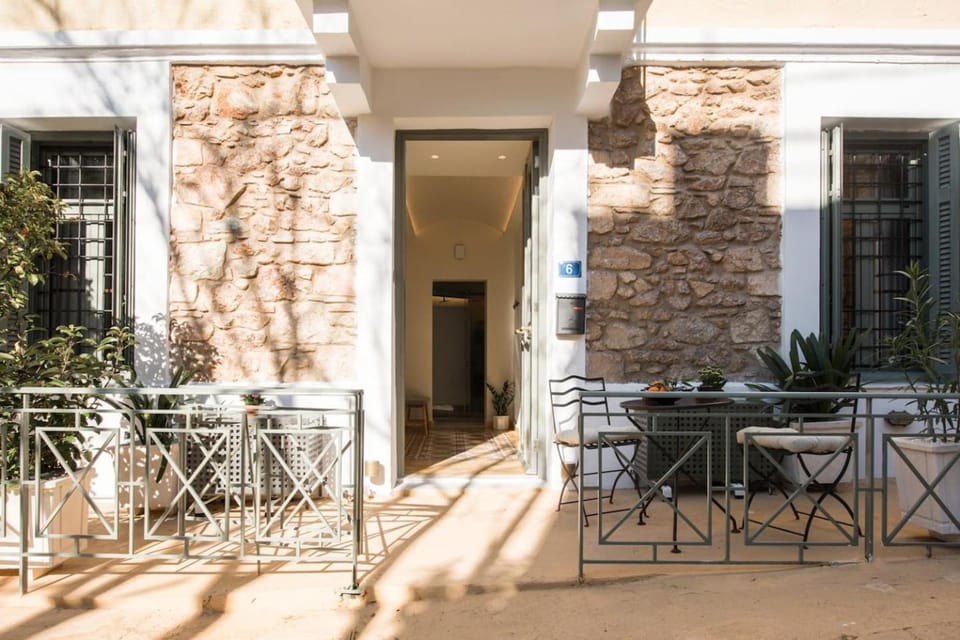 Facade/entrance, Balcony/Terrace