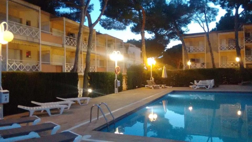 Property building, Night, Swimming pool, sunbed