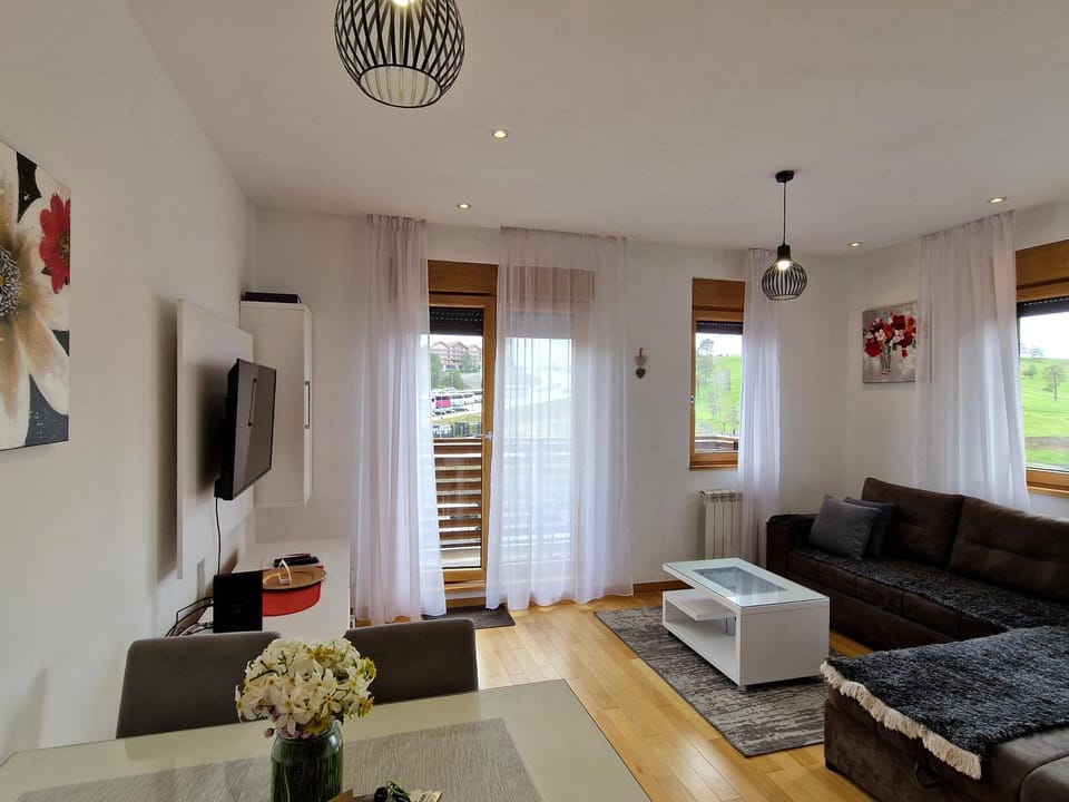 Apartment GEA 24 Zlatibor sa garažom Apartment in Zlatibor