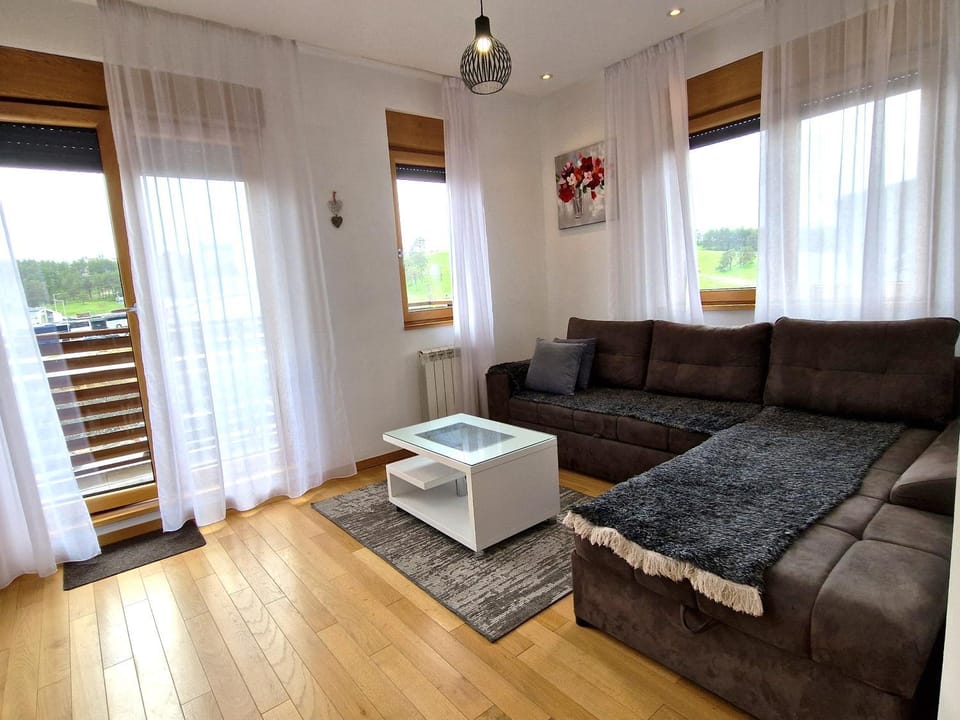 Apartment GEA 24 Zlatibor sa garažom Apartment in Zlatibor