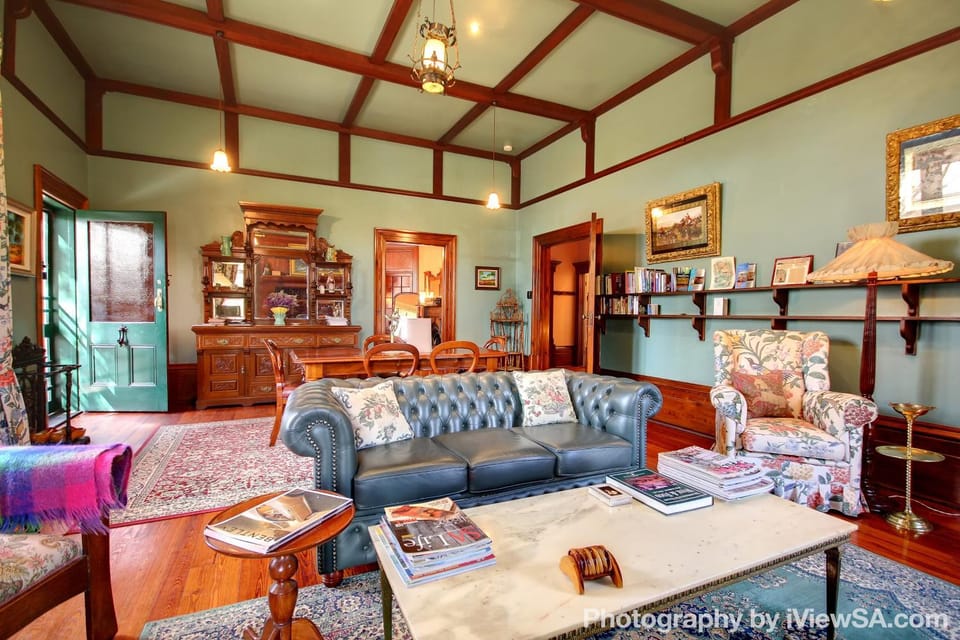 View (from property/room), Living room, Seating area, Parking, internet, air conditioner