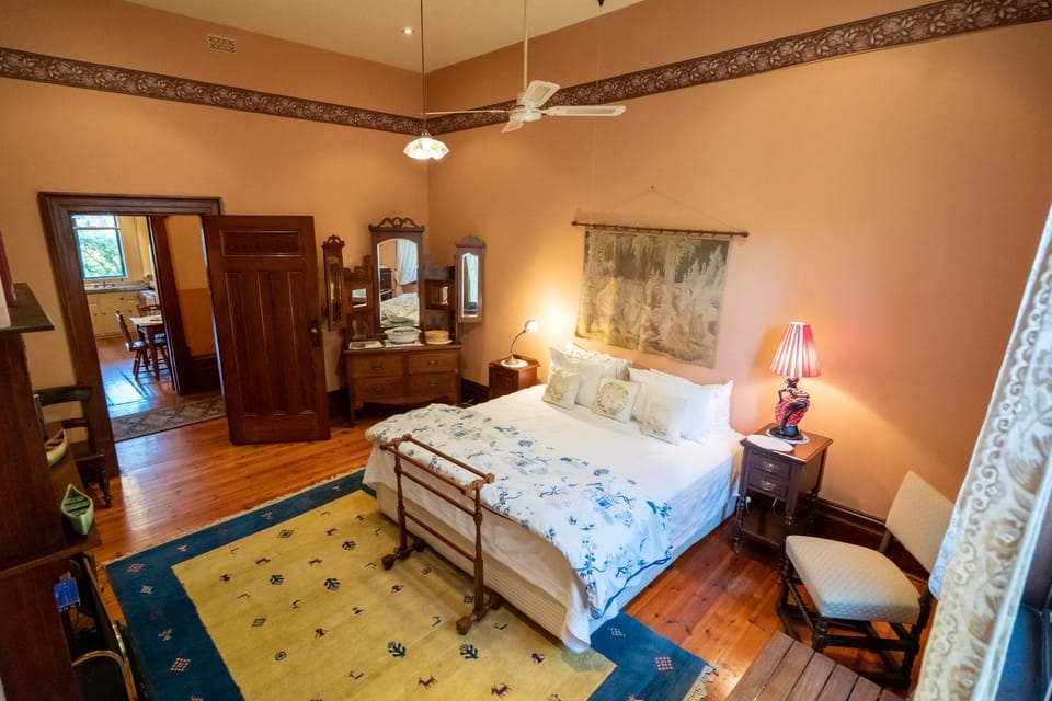Bed, Photo of the whole room, Bedroom, fireplace, hair dryier, internet, wardrobe, air conditioner