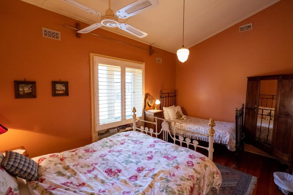 Bed, Bedroom, air conditioner
