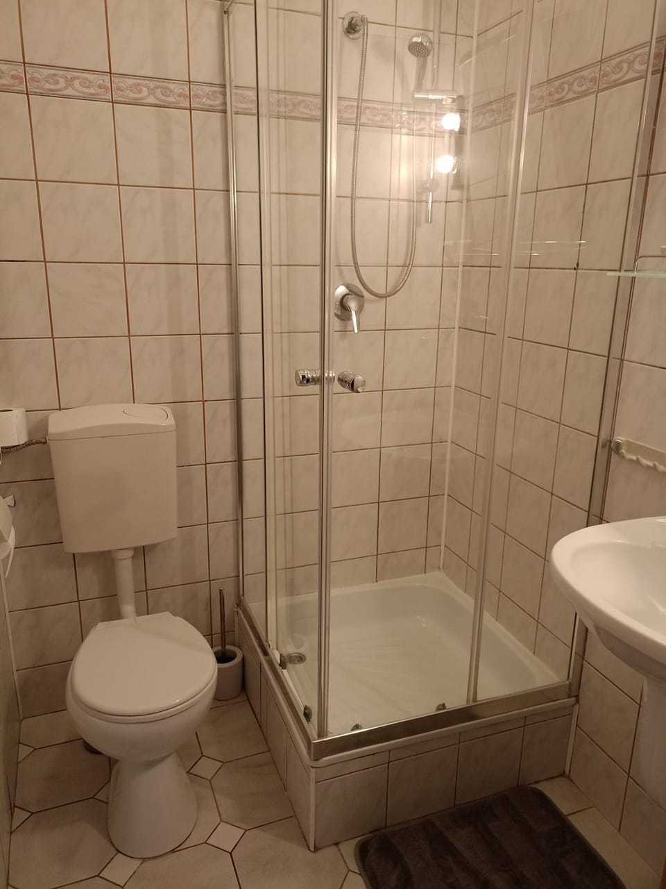 Shower, Toilet, Bathroom