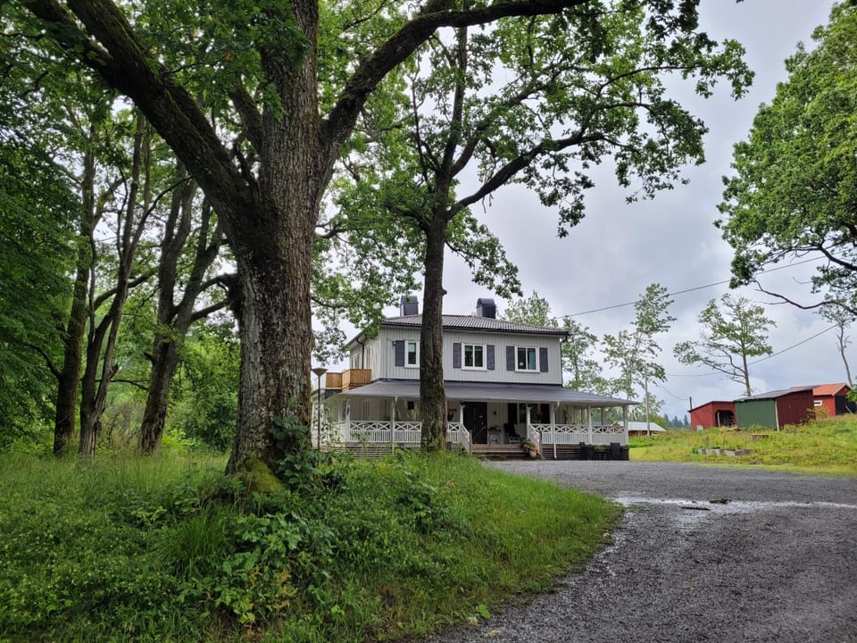 Property building, Day, Natural landscape, Garden, Garden view