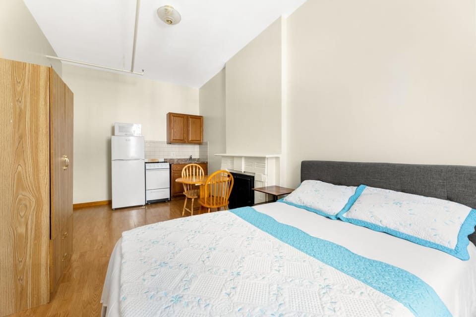 Bed, Photo of the whole room, wardrobe