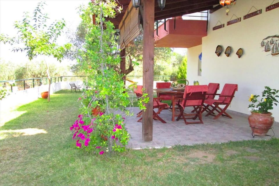 Facade/entrance, Garden