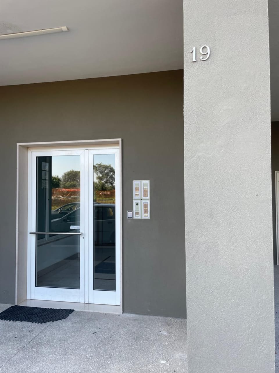 Facade/entrance