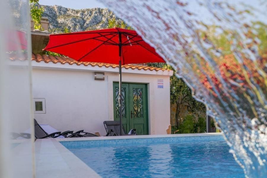Patio, Day, Kitchen or kitchenette, Garden view, Pool view, Swimming pool, sunbed