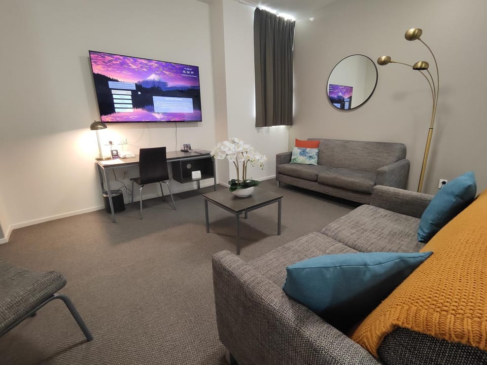 Communal lounge/ TV room, Living room, Seating area, Evening entertainment