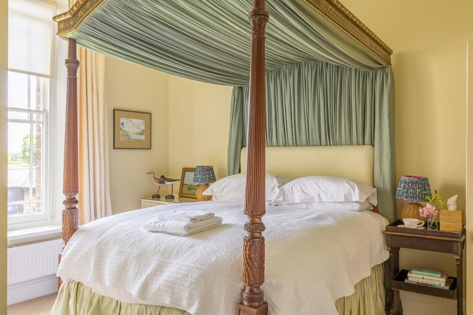 Property building, Swimming pool, Breakfast, Parking
