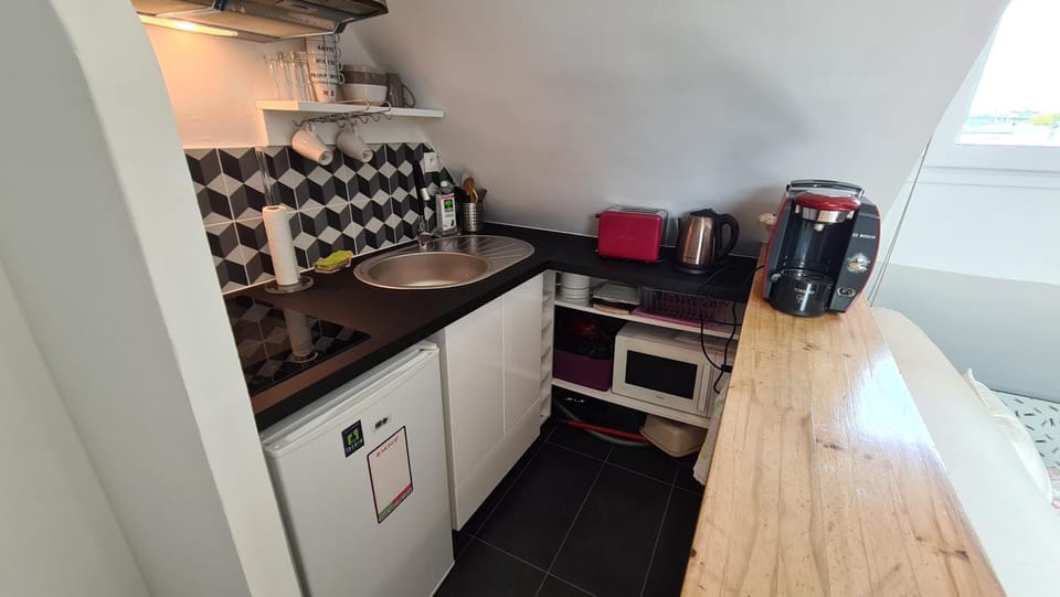 Kitchen or kitchenette, Lounge or bar, microwave, minibar, toaster