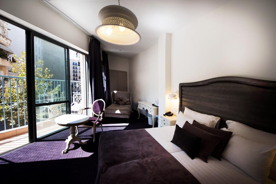 Bed, Photo of the whole room, Seating area, Bedroom
