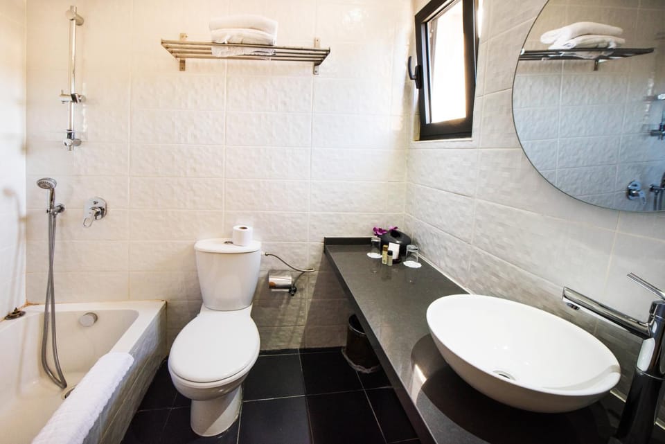 Shower, Toilet, Bathroom, bidet, towels