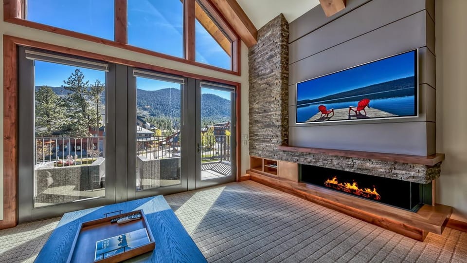 Luxury 2Br Residence Steps From Heavenly Village & Gondola Condo Apartment in Stateline