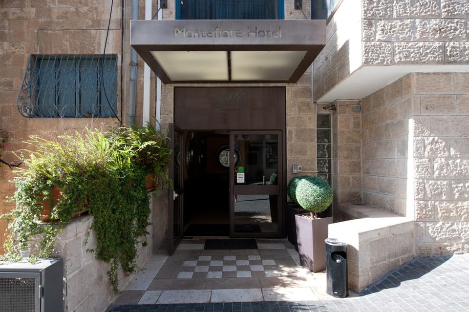 Facade/entrance, Logo/Certificate/Sign