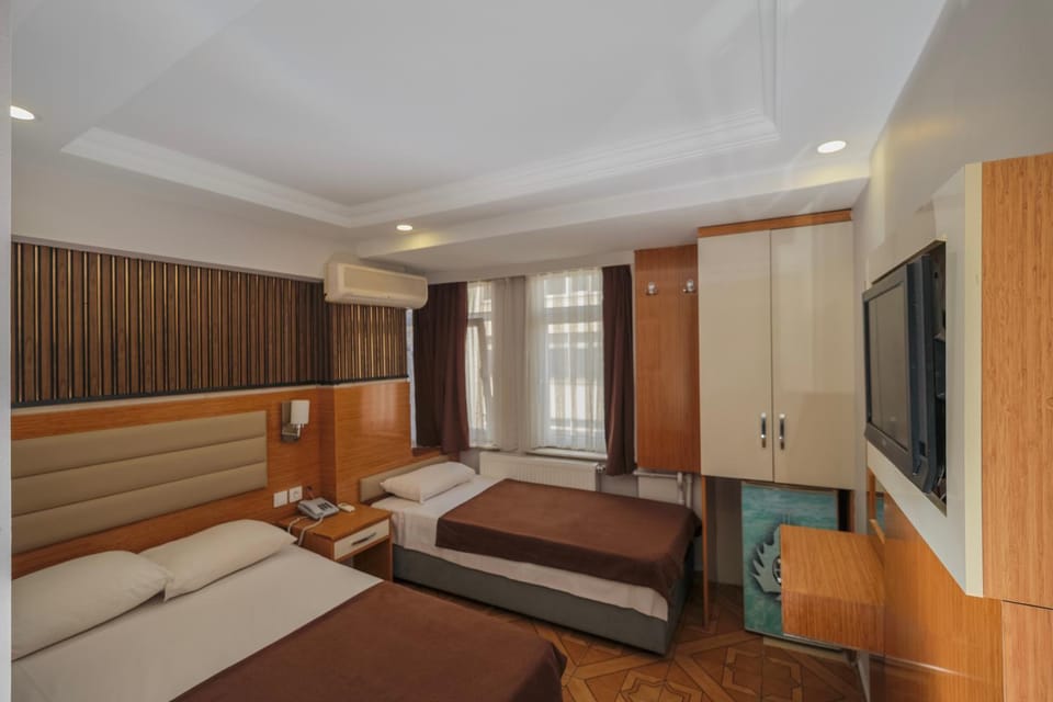Bed, TV and multimedia, Photo of the whole room, Bedroom, wardrobe, air conditioner