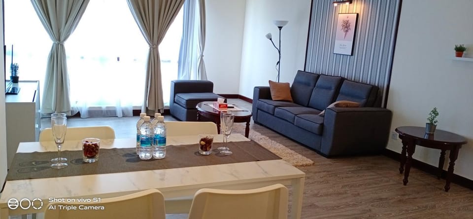 Living room, Dining area
