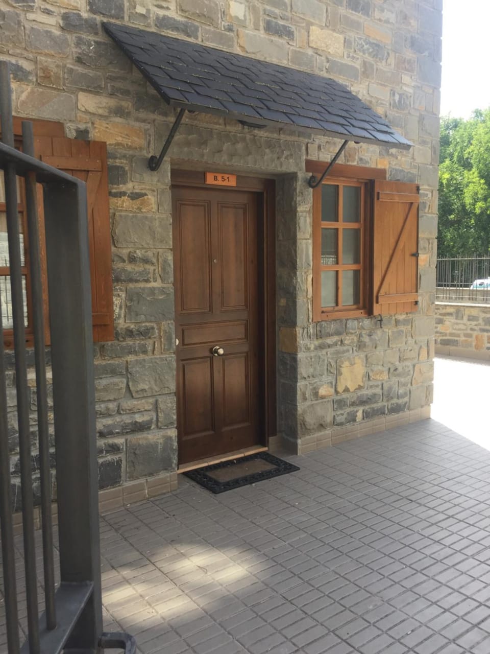 Facade/entrance