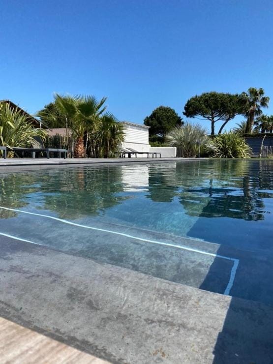 Les Lodges Saint Pierre Bed and Breakfast in Agde