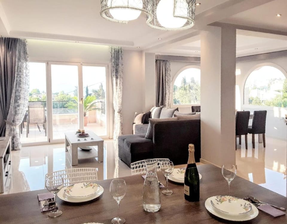 Balcony/Terrace, Kitchen or kitchenette, Living room, Dining area