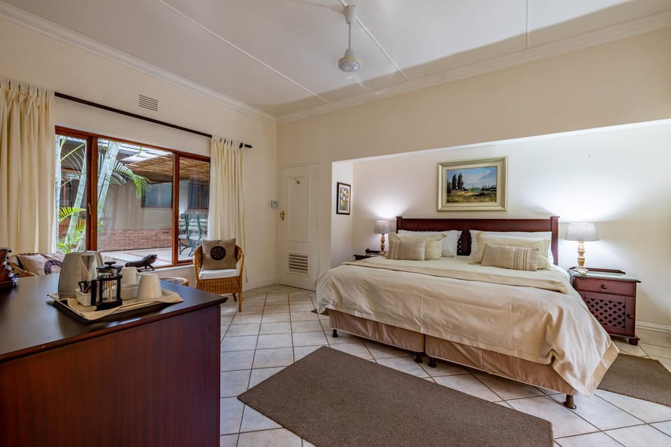 Bed, Photo of the whole room, hair dresser